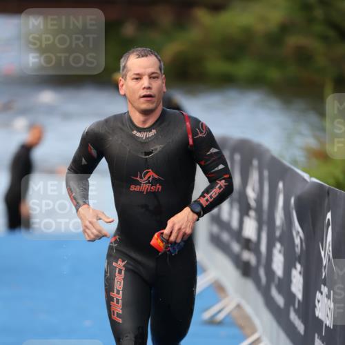 25.08.2024 - Elbe Triathlon Hamburg H.Heesch http://msf.ph/oto/6839090 25.08.2024 08:43:06 Schwimmen 187 meine-sportfotos.de