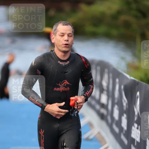 25.08.2024 - Elbe Triathlon Hamburg H.Heesch http://msf.ph/oto/6839098 25.08.2024 08:43:06 Schwimmen 187 meine-sportfotos.de