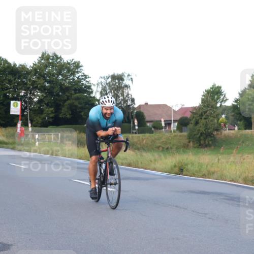 25.08.2024 - Elbe Triathlon Hamburg Fuchs,  Jonas http://msf.ph/oto/6839101 25.08.2024 08:54:17 Radfahren 186, 142, 166 meine-sportfotos.de