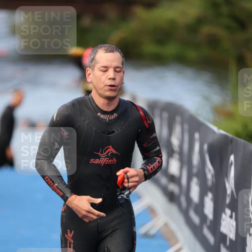 25.08.2024 - Elbe Triathlon Hamburg H.Heesch http://msf.ph/oto/6839102 25.08.2024 08:43:06 Schwimmen 187 meine-sportfotos.de