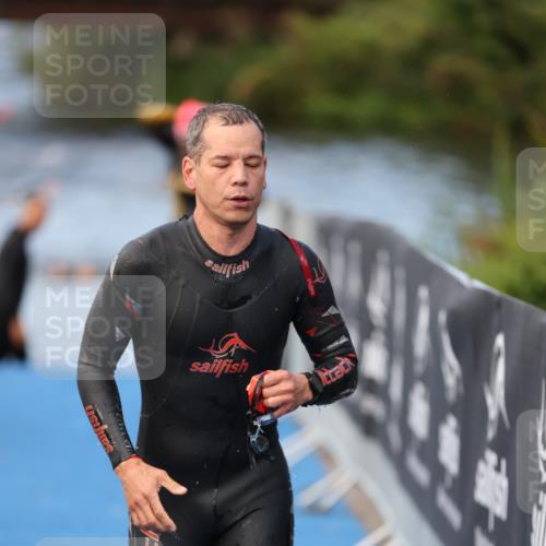 25.08.2024 - Elbe Triathlon Hamburg H.Heesch http://msf.ph/oto/6839105 25.08.2024 08:43:06 Schwimmen 187 meine-sportfotos.de