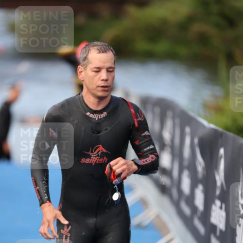 25.08.2024 - Elbe Triathlon Hamburg H.Heesch http://msf.ph/oto/6839112 25.08.2024 08:43:06 Schwimmen 187 meine-sportfotos.de