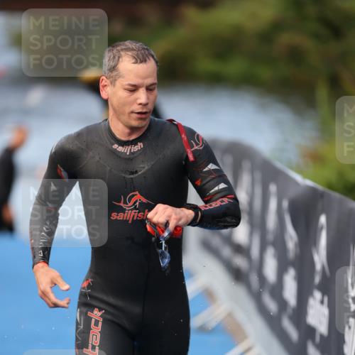 25.08.2024 - Elbe Triathlon Hamburg H.Heesch http://msf.ph/oto/6839126 25.08.2024 08:43:06 Schwimmen 187 meine-sportfotos.de