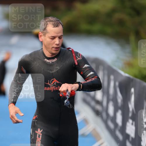 25.08.2024 - Elbe Triathlon Hamburg H.Heesch http://msf.ph/oto/6839136 25.08.2024 08:43:06 Schwimmen 187 meine-sportfotos.de