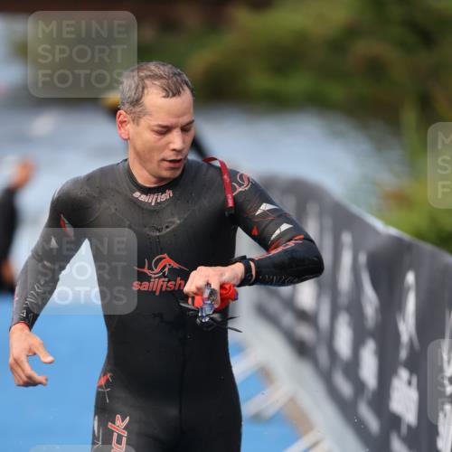 25.08.2024 - Elbe Triathlon Hamburg H.Heesch http://msf.ph/oto/6839144 25.08.2024 08:43:06 Schwimmen 187 meine-sportfotos.de