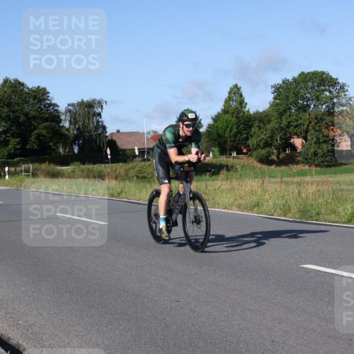 25.08.2024 - Elbe Triathlon Hamburg Fuchs,  Jonas http://msf.ph/oto/6839154 25.08.2024 09:36:06 Radfahren 241 meine-sportfotos.de