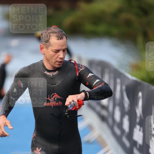 25.08.2024 - Elbe Triathlon Hamburg H.Heesch http://msf.ph/oto/6839157 25.08.2024 08:43:06 Schwimmen 187 meine-sportfotos.de