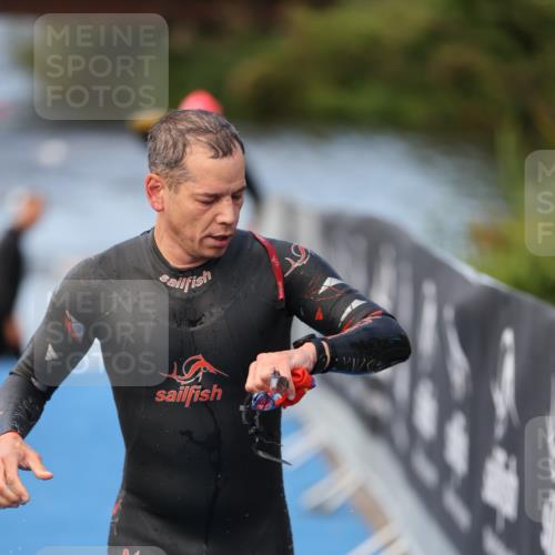 25.08.2024 - Elbe Triathlon Hamburg H.Heesch http://msf.ph/oto/6839165 25.08.2024 08:43:06 Schwimmen 187 meine-sportfotos.de