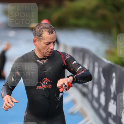 25.08.2024 - Elbe Triathlon Hamburg H.Heesch http://msf.ph/oto/6839170 25.08.2024 08:43:07 Schwimmen 187 meine-sportfotos.de