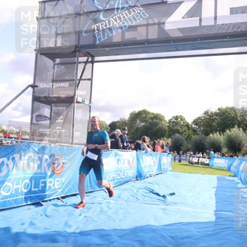 25.08.2024 - Elbe Triathlon Hamburg H.Heesch http://msf.ph/oto/6839176 25.08.2024 10:25:06 Ziel 43 meine-sportfotos.de