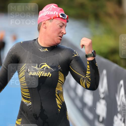 25.08.2024 - Elbe Triathlon Hamburg H.Heesch http://msf.ph/oto/6839182 25.08.2024 08:43:17 Schwimmen 121, 142, 167, 187 meine-sportfotos.de