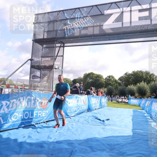 25.08.2024 - Elbe Triathlon Hamburg H.Heesch http://msf.ph/oto/6839190 25.08.2024 10:25:07 Ziel 43 meine-sportfotos.de