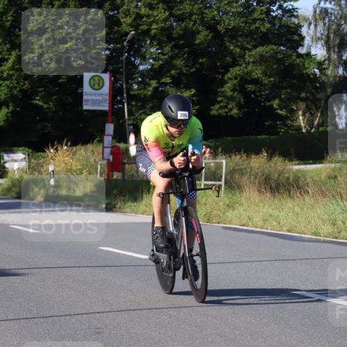 25.08.2024 - Elbe Triathlon Hamburg Fuchs,  Jonas http://msf.ph/oto/6839214 25.08.2024 09:36:18 Radfahren 209 meine-sportfotos.de