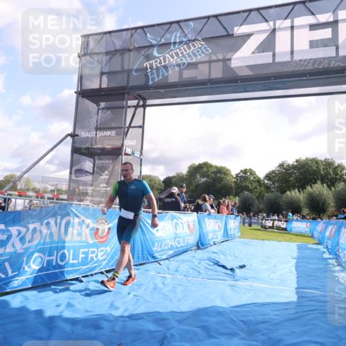 25.08.2024 - Elbe Triathlon Hamburg H.Heesch http://msf.ph/oto/6839219 25.08.2024 10:25:07 Ziel 43 meine-sportfotos.de