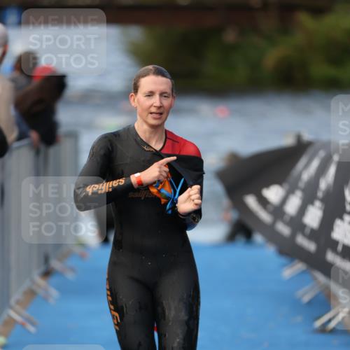 25.08.2024 - Elbe Triathlon Hamburg H.Heesch http://msf.ph/oto/6839224 25.08.2024 08:43:26 Schwimmen 117, 121, 142, 167, 190 meine-sportfotos.de