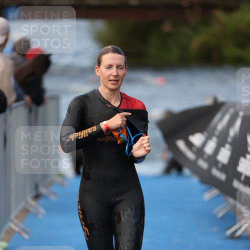 25.08.2024 - Elbe Triathlon Hamburg H.Heesch http://msf.ph/oto/6839227 25.08.2024 08:43:26 Schwimmen 117, 121, 142, 167, 190 meine-sportfotos.de