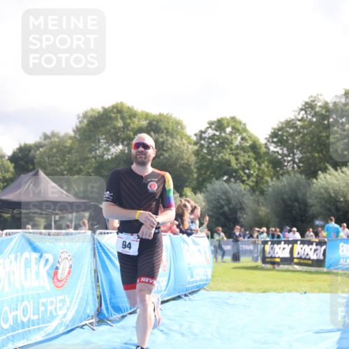 25.08.2024 - Elbe Triathlon Hamburg H.Heesch http://msf.ph/oto/6839229 25.08.2024 10:25:52 Ziel 94 meine-sportfotos.de