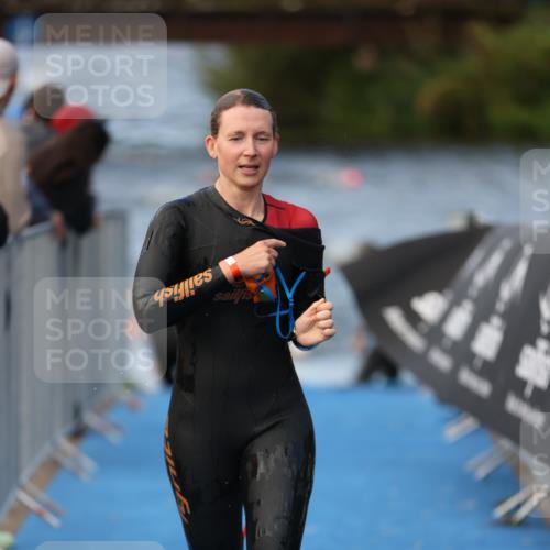 25.08.2024 - Elbe Triathlon Hamburg H.Heesch http://msf.ph/oto/6839233 25.08.2024 08:43:26 Schwimmen 117, 121, 142, 167, 190 meine-sportfotos.de