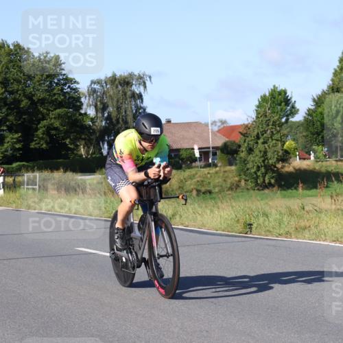 25.08.2024 - Elbe Triathlon Hamburg Fuchs,  Jonas http://msf.ph/oto/6839236 25.08.2024 09:36:18 Radfahren 209 meine-sportfotos.de