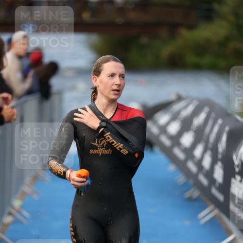 25.08.2024 - Elbe Triathlon Hamburg H.Heesch http://msf.ph/oto/6839244 25.08.2024 08:43:27 Schwimmen 117, 121, 142, 167, 190 meine-sportfotos.de