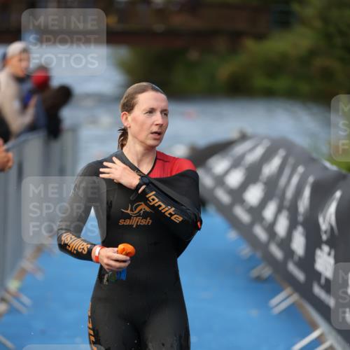 25.08.2024 - Elbe Triathlon Hamburg H.Heesch http://msf.ph/oto/6839250 25.08.2024 08:43:27 Schwimmen 117, 121, 142, 167, 190 meine-sportfotos.de