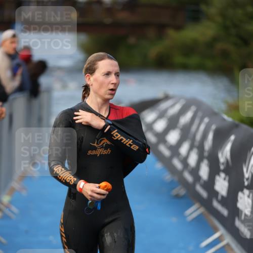 25.08.2024 - Elbe Triathlon Hamburg H.Heesch http://msf.ph/oto/6839259 25.08.2024 08:43:27 Schwimmen 117, 121, 142, 167, 190 meine-sportfotos.de