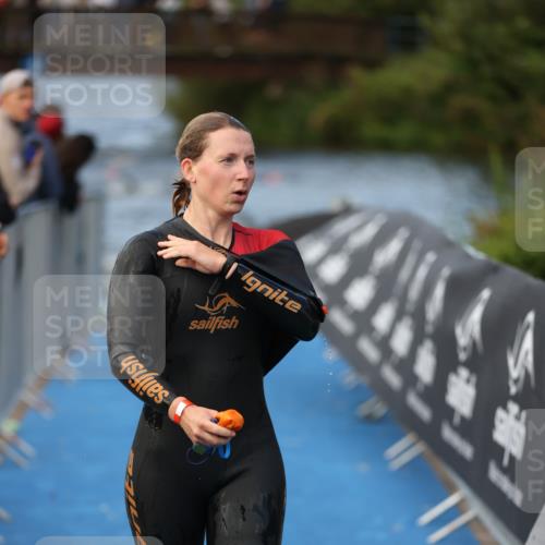 25.08.2024 - Elbe Triathlon Hamburg H.Heesch http://msf.ph/oto/6839262 25.08.2024 08:43:27 Schwimmen 117, 121, 142, 167, 190 meine-sportfotos.de