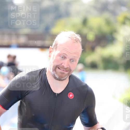 25.08.2024 - Elbe Triathlon Hamburg H.Heesch http://msf.ph/oto/6839265 25.08.2024 14:05:36 Schwimmen 4, 8, 9, 13, 15, 19, 22, 25, 29 meine-sportfotos.de
