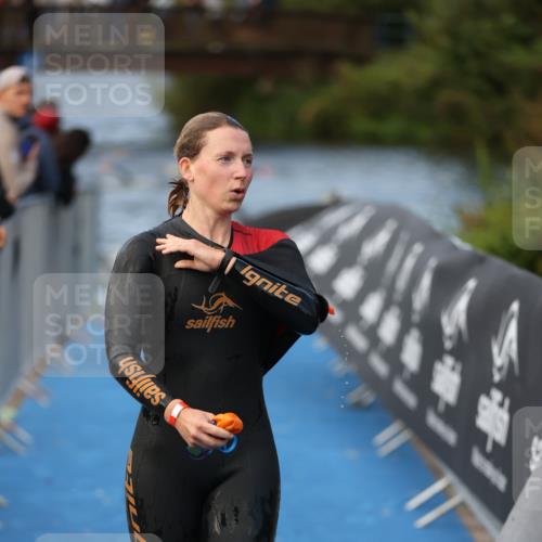 25.08.2024 - Elbe Triathlon Hamburg H.Heesch http://msf.ph/oto/6839269 25.08.2024 08:43:28 Schwimmen 117, 121, 142, 167, 190 meine-sportfotos.de