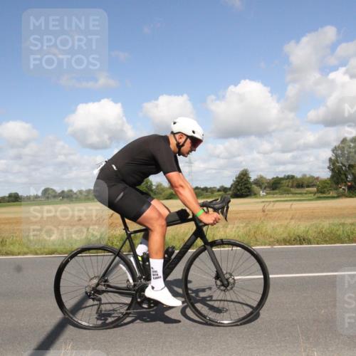 25.08.2024 - Elbe Triathlon Hamburg Fuchs,  Jonas http://msf.ph/oto/6839277 25.08.2024 10:58:14 Radfahren 1593, 1672, 676, 1503 meine-sportfotos.de