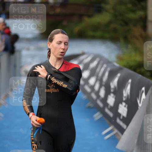 25.08.2024 - Elbe Triathlon Hamburg H.Heesch http://msf.ph/oto/6839292 25.08.2024 08:43:28 Schwimmen 117, 121, 142, 167, 190 meine-sportfotos.de