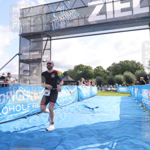 25.08.2024 - Elbe Triathlon Hamburg H.Heesch http://msf.ph/oto/6839298 25.08.2024 10:25:52 Ziel 94 meine-sportfotos.de