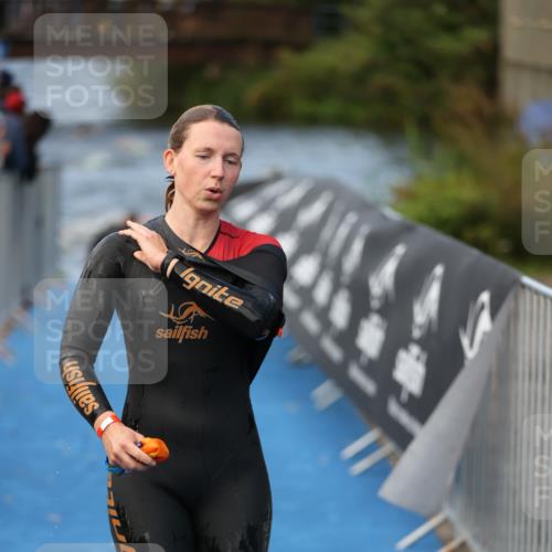 25.08.2024 - Elbe Triathlon Hamburg H.Heesch http://msf.ph/oto/6839308 25.08.2024 08:43:28 Schwimmen 117, 121, 142, 167, 190 meine-sportfotos.de