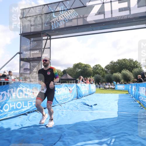 25.08.2024 - Elbe Triathlon Hamburg H.Heesch http://msf.ph/oto/6839311 25.08.2024 10:25:52 Ziel 94 meine-sportfotos.de
