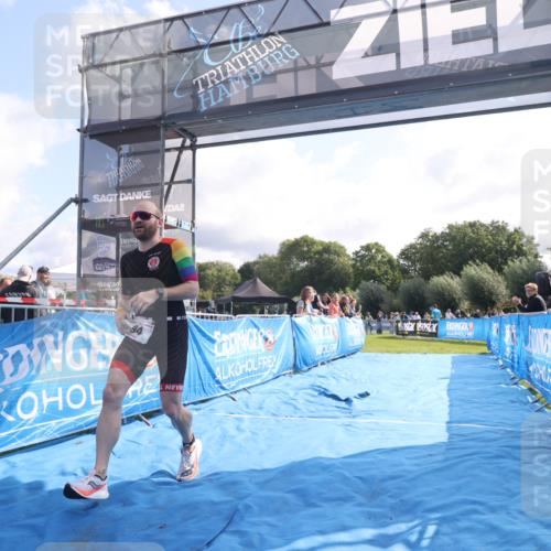 25.08.2024 - Elbe Triathlon Hamburg H.Heesch http://msf.ph/oto/6839326 25.08.2024 10:25:53 Ziel 94 meine-sportfotos.de