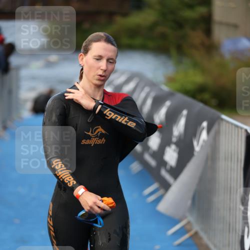 25.08.2024 - Elbe Triathlon Hamburg H.Heesch http://msf.ph/oto/6839336 25.08.2024 08:43:28 Schwimmen 117, 121, 142, 167, 190 meine-sportfotos.de