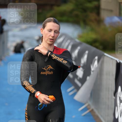 25.08.2024 - Elbe Triathlon Hamburg H.Heesch http://msf.ph/oto/6839347 25.08.2024 08:43:28 Schwimmen 117, 121, 142, 167, 190 meine-sportfotos.de