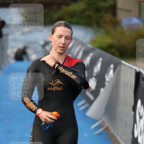 25.08.2024 - Elbe Triathlon Hamburg H.Heesch http://msf.ph/oto/6839351 25.08.2024 08:43:28 Schwimmen 117, 121, 142, 167, 190 meine-sportfotos.de