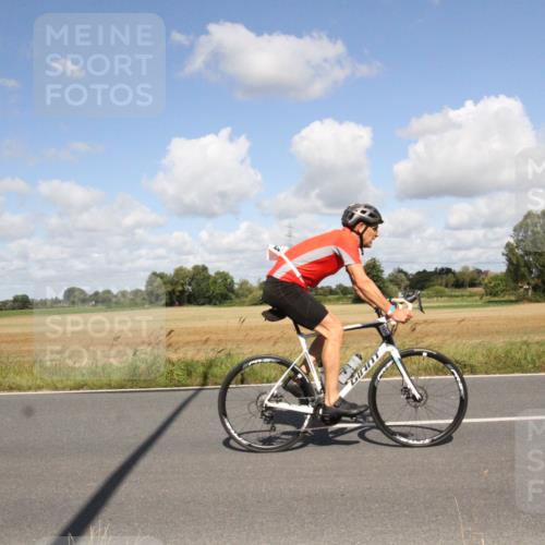25.08.2024 - Elbe Triathlon Hamburg Fuchs,  Jonas http://msf.ph/oto/6839373 25.08.2024 10:59:35 Radfahren 1598, 1454, 1658 meine-sportfotos.de