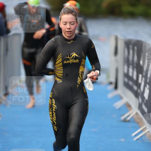 25.08.2024 - Elbe Triathlon Hamburg H.Heesch http://msf.ph/oto/6839410 25.08.2024 08:43:39 Schwimmen 110, 117, 121, 142, 153, 167, 176, 182, 190 meine-sportfotos.de