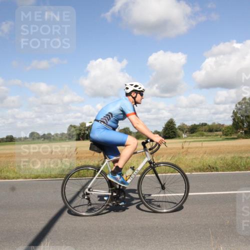25.08.2024 - Elbe Triathlon Hamburg Fuchs,  Jonas http://msf.ph/oto/6839433 25.08.2024 11:00:05 Radfahren 1719, 690, 1630, 1511 meine-sportfotos.de