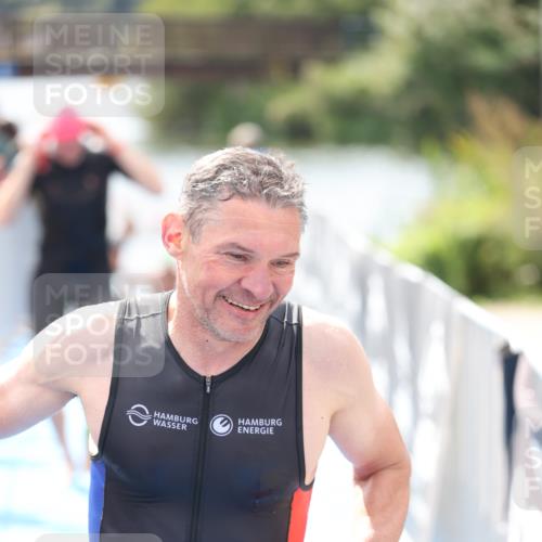25.08.2024 - Elbe Triathlon Hamburg H.Heesch http://msf.ph/oto/6839484 25.08.2024 14:05:44 Schwimmen 4, 15, 17, 19, 22, 29 meine-sportfotos.de