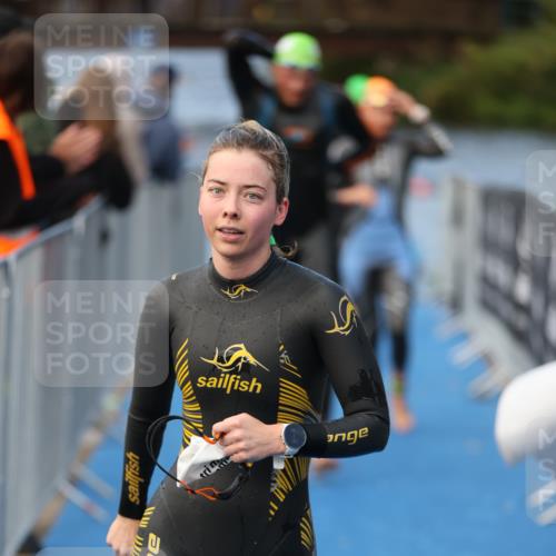 25.08.2024 - Elbe Triathlon Hamburg H.Heesch http://msf.ph/oto/6839487 25.08.2024 08:43:40 Schwimmen 110, 117, 121, 142, 153, 167, 176, 182, 190 meine-sportfotos.de