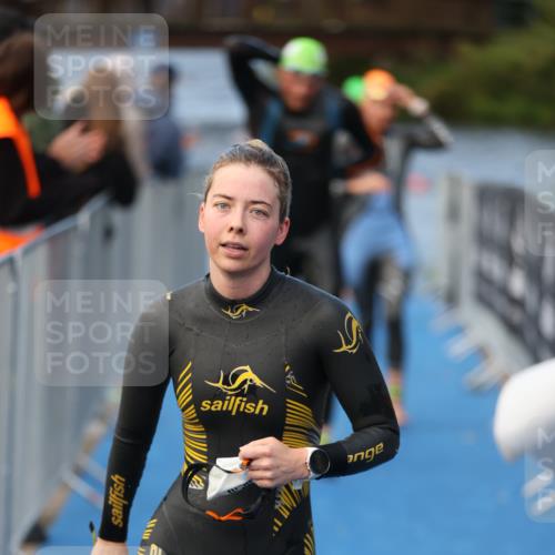25.08.2024 - Elbe Triathlon Hamburg H.Heesch http://msf.ph/oto/6839495 25.08.2024 08:43:40 Schwimmen 110, 117, 121, 142, 153, 167, 176, 182, 190 meine-sportfotos.de