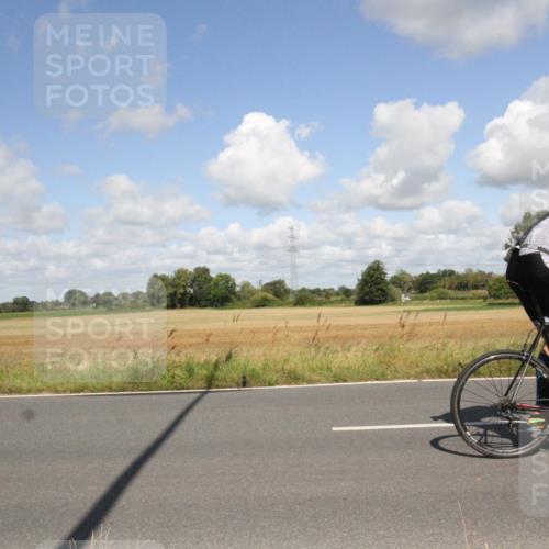 25.08.2024 - Elbe Triathlon Hamburg Fuchs,  Jonas http://msf.ph/oto/6839497 25.08.2024 11:00:46 Radfahren 750, 1610, 1463 meine-sportfotos.de