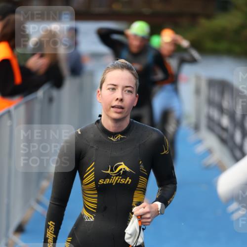 25.08.2024 - Elbe Triathlon Hamburg H.Heesch http://msf.ph/oto/6839507 25.08.2024 08:43:41 Schwimmen 110, 117, 121, 142, 153, 167, 176, 182, 190 meine-sportfotos.de