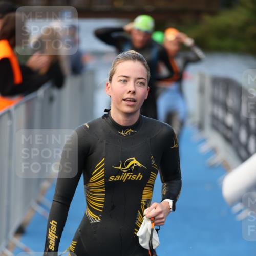 25.08.2024 - Elbe Triathlon Hamburg H.Heesch http://msf.ph/oto/6839515 25.08.2024 08:43:41 Schwimmen 110, 117, 121, 142, 153, 167, 176, 182, 190 meine-sportfotos.de