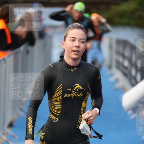 25.08.2024 - Elbe Triathlon Hamburg H.Heesch http://msf.ph/oto/6839523 25.08.2024 08:43:41 Schwimmen 110, 117, 121, 142, 153, 167, 176, 182, 190 meine-sportfotos.de