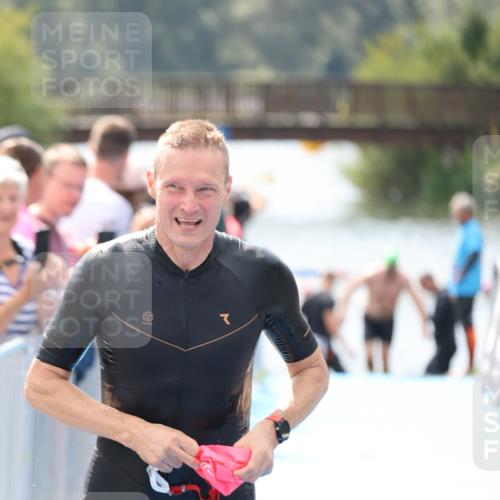 25.08.2024 - Elbe Triathlon Hamburg H.Heesch http://msf.ph/oto/6839533 25.08.2024 14:05:46 Schwimmen 4, 15, 17, 19, 22, 29 meine-sportfotos.de