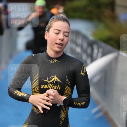 25.08.2024 - Elbe Triathlon Hamburg H.Heesch http://msf.ph/oto/6839562 25.08.2024 08:43:41 Schwimmen 110, 117, 121, 142, 153, 167, 176, 182, 190 meine-sportfotos.de